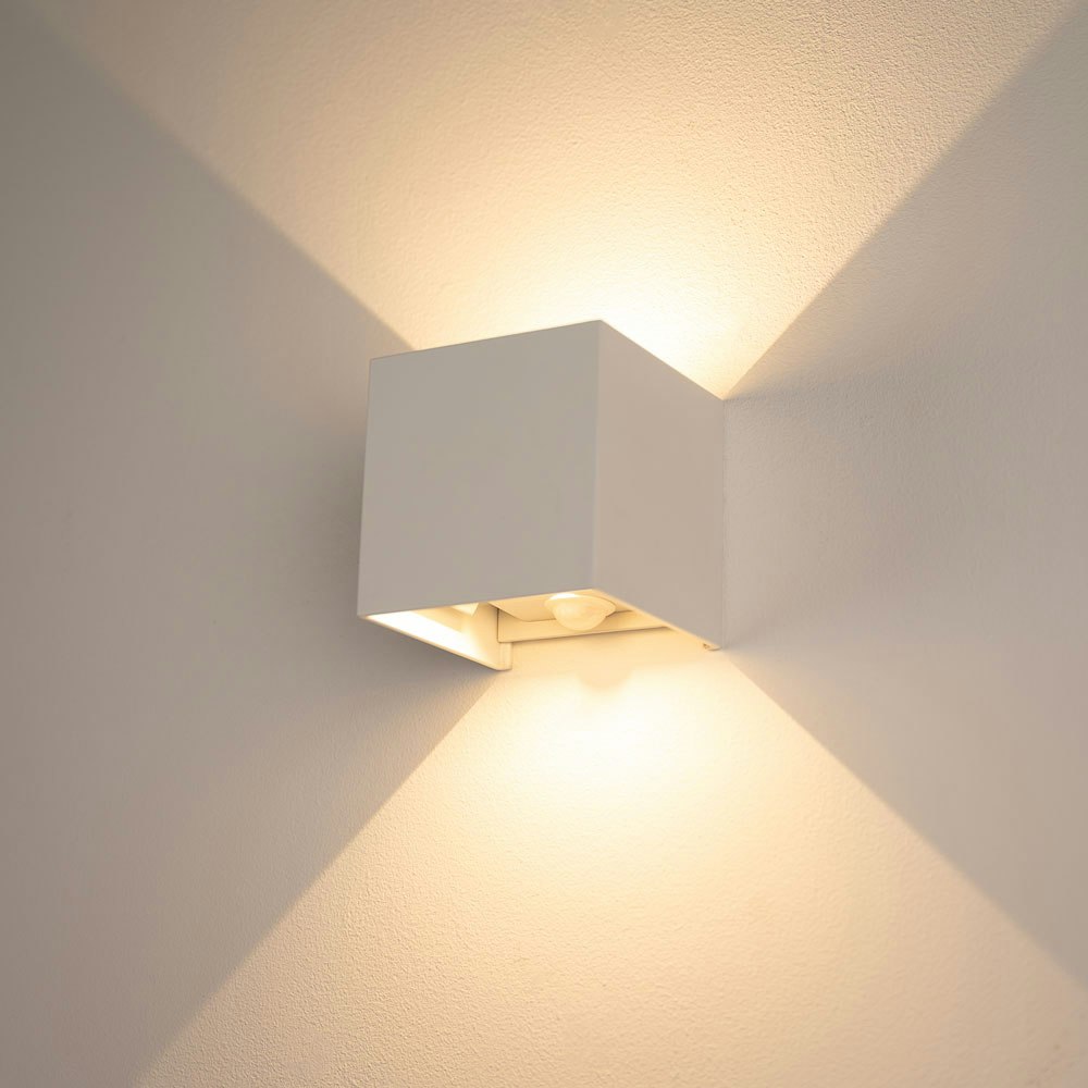 s.luce Ixa LED Wandlampe mit Bewegungsmelder 1