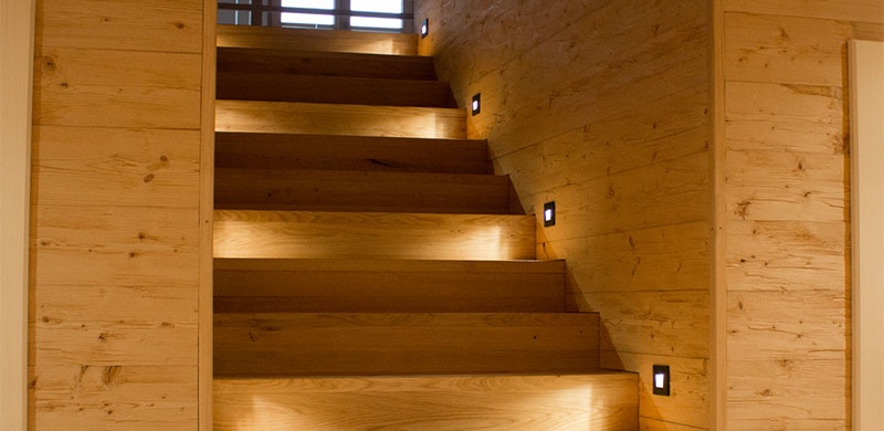 Deco Led Eclairage : Eclairage d'escaliers avec bandes led lumineuses