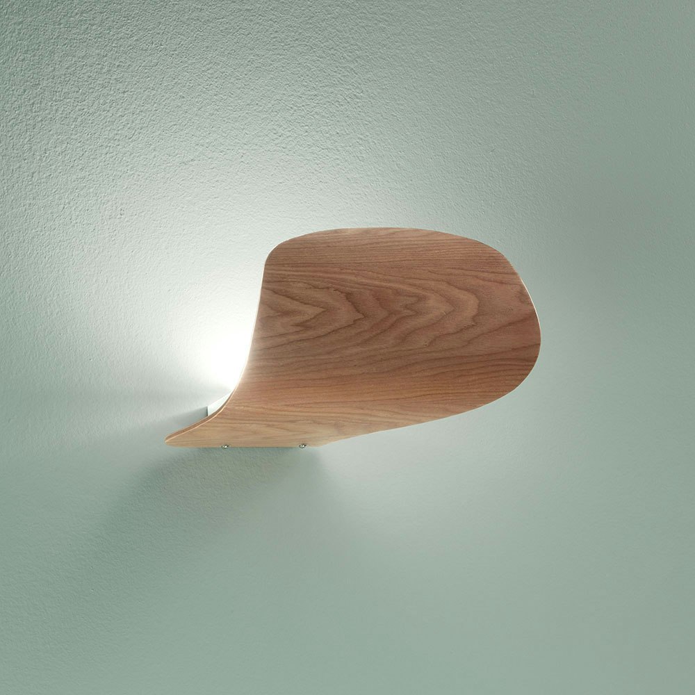 Fabas Luce Pevero LED Wandlampe aus Eschenholz 