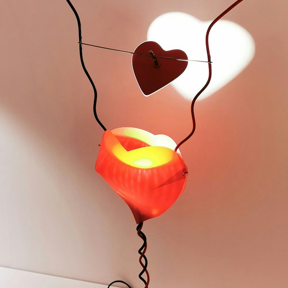 Ingo Maurer LED Tischlampe One From The Heart Herzleuchte zoom thumbnail 1