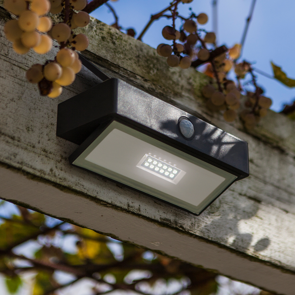 S.Luce LED-Wandleuchte Arrow mit Solarpanel und Bewegungsmelder